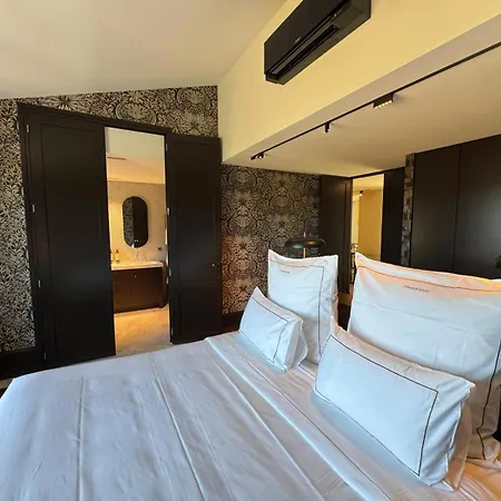 La Jasso Hotel, Maison De Famille בית הארחה *