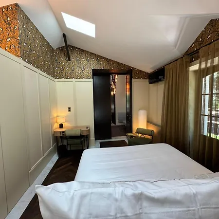 La Jasso Hotel, Maison De Famille בית הארחה *